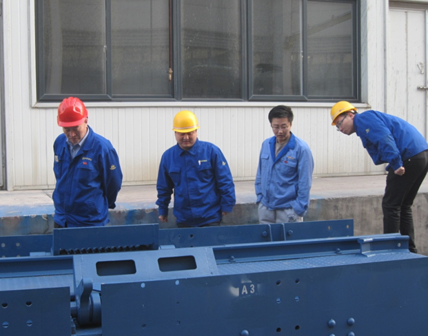熱烈祝賀煤專公司“出口越南罐籠”、“沙爾夫軌道”兩大國際項目按期交付，“兩提一?！被顒訄A滿結(jié)束